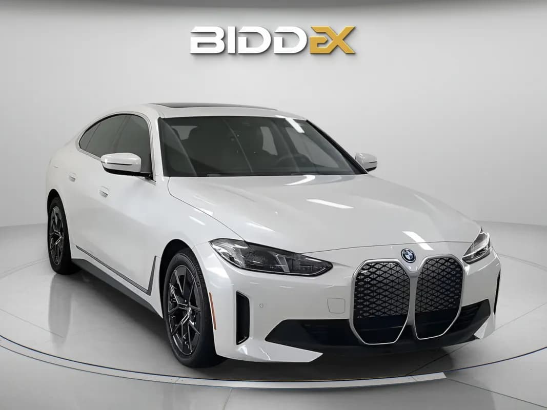 بي ام دبليو I4 2025 اي درايف 40 يو اس ايه أبيض أوتوماتيك — مستعملة