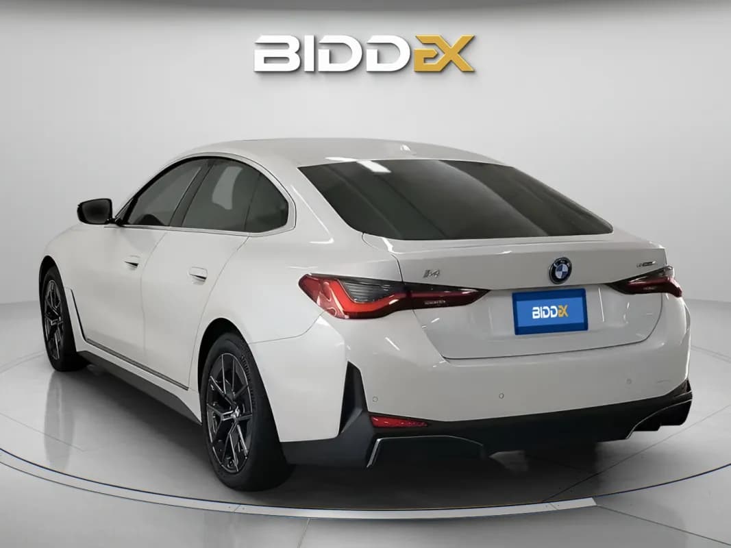 بي ام دبليو I4 2025 اي درايف 40 يو اس ايه أبيض أوتوماتيك — مستعملة