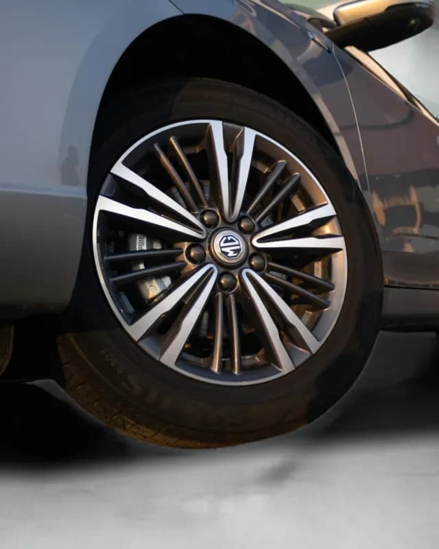 ام جي 5 2026 لاكشري أبيض أوتوماتيك — جديدة