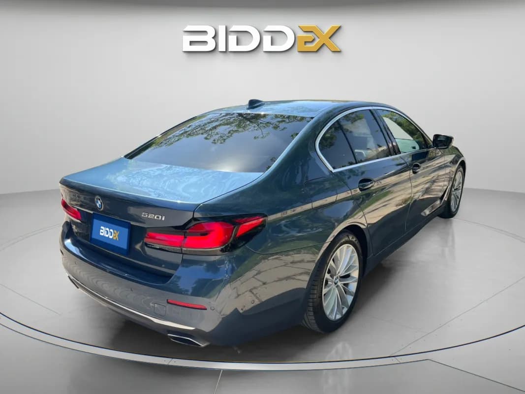 بي ام دبليو 520i 2023 لاكشري نفطي أوتوماتيك — مستعملة