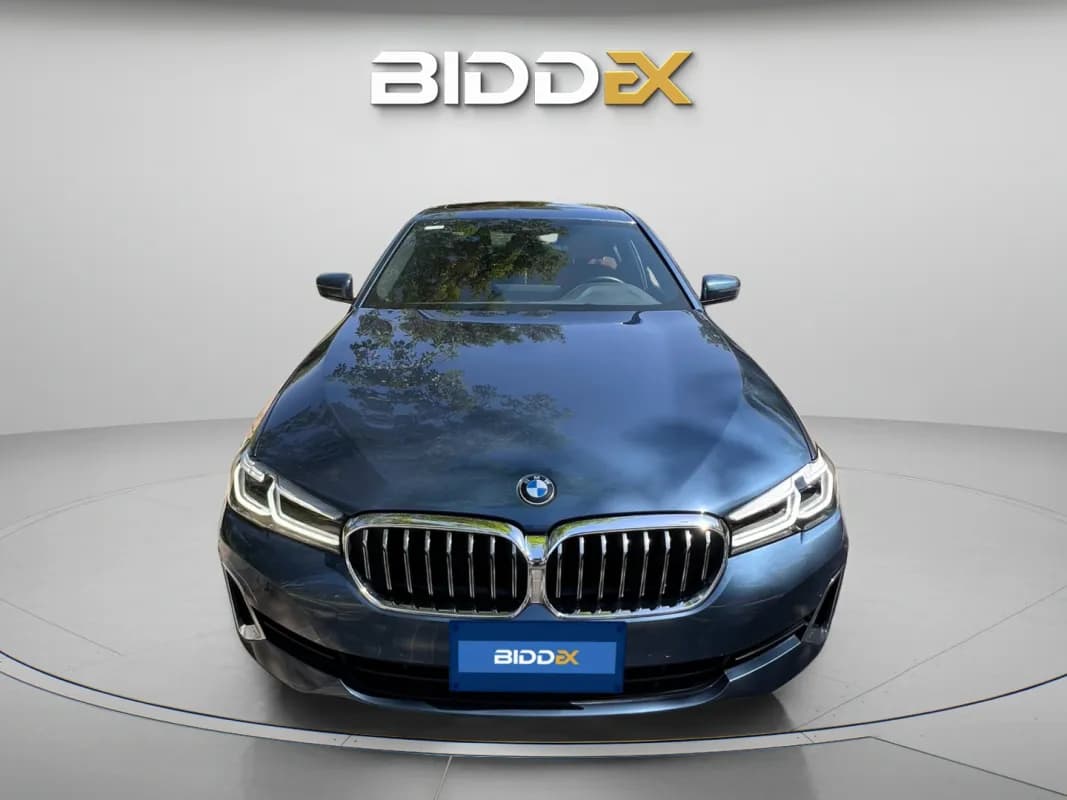 بي ام دبليو 520i 2023 لاكشري نفطي أوتوماتيك — مستعملة