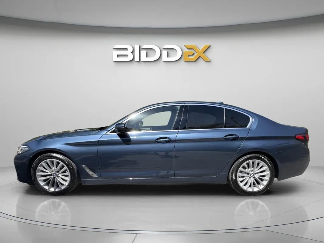 بي ام دبليو 520i 2023 لاكشري نفطي أوتوماتيك — مستعملة