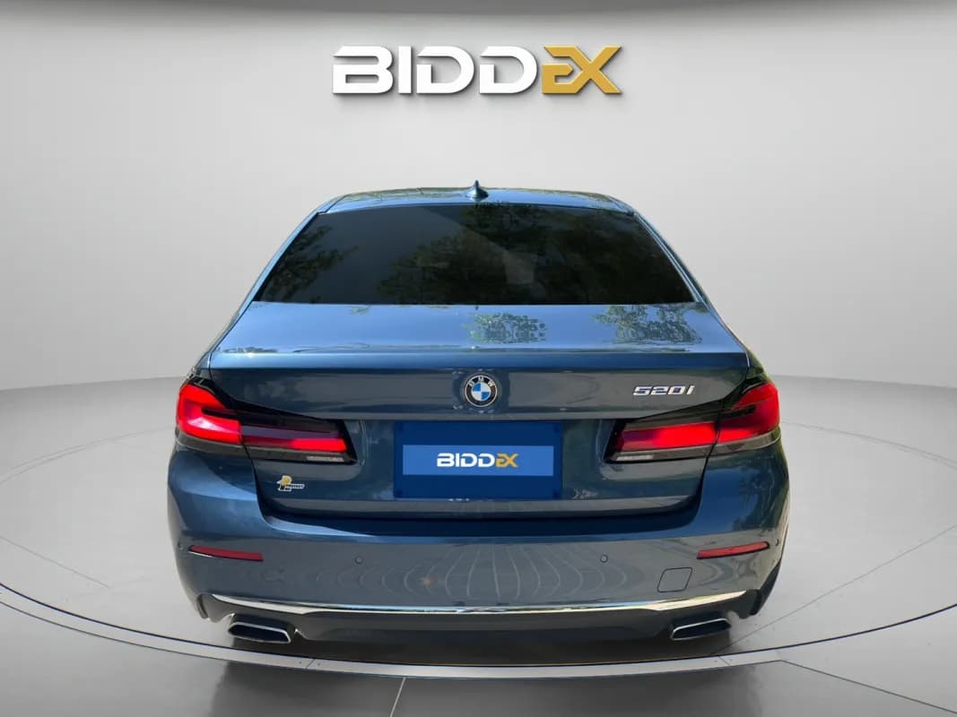 بي ام دبليو 520i 2023 لاكشري نفطي أوتوماتيك — مستعملة