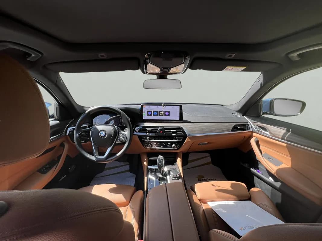 بي ام دبليو 520i 2023 لاكشري نفطي أوتوماتيك — مستعملة