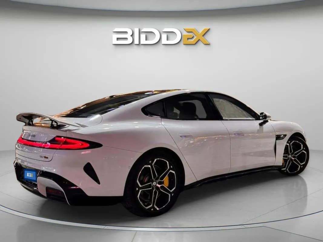 شاومي اس يو 7 2025 برو أبيض أوتوماتيك — جديدة