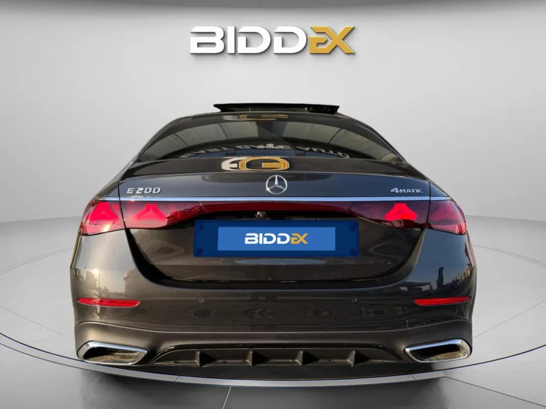 مرسيدس بنز E200 2025 بريميوم بلس رمادي أوتوماتيك — جديدة