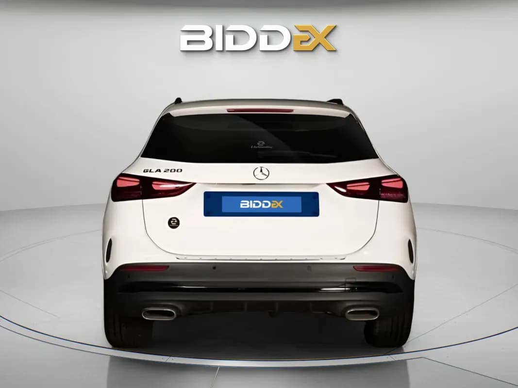 مرسيدس بنز GLA 200 2026 ايه ام جي أبيض أوتوماتيك — جديدة