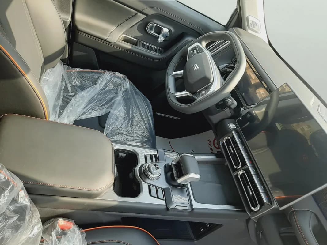 جيتور تي 1 2026 لاكشيري أبيض أوتوماتيك — جديدة