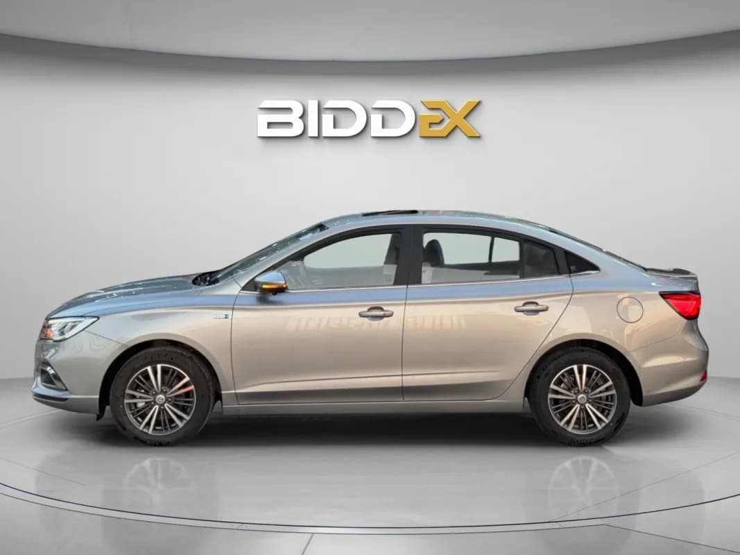 ام جي 5 2026 لاكشري فضي أوتوماتيك — جديدة