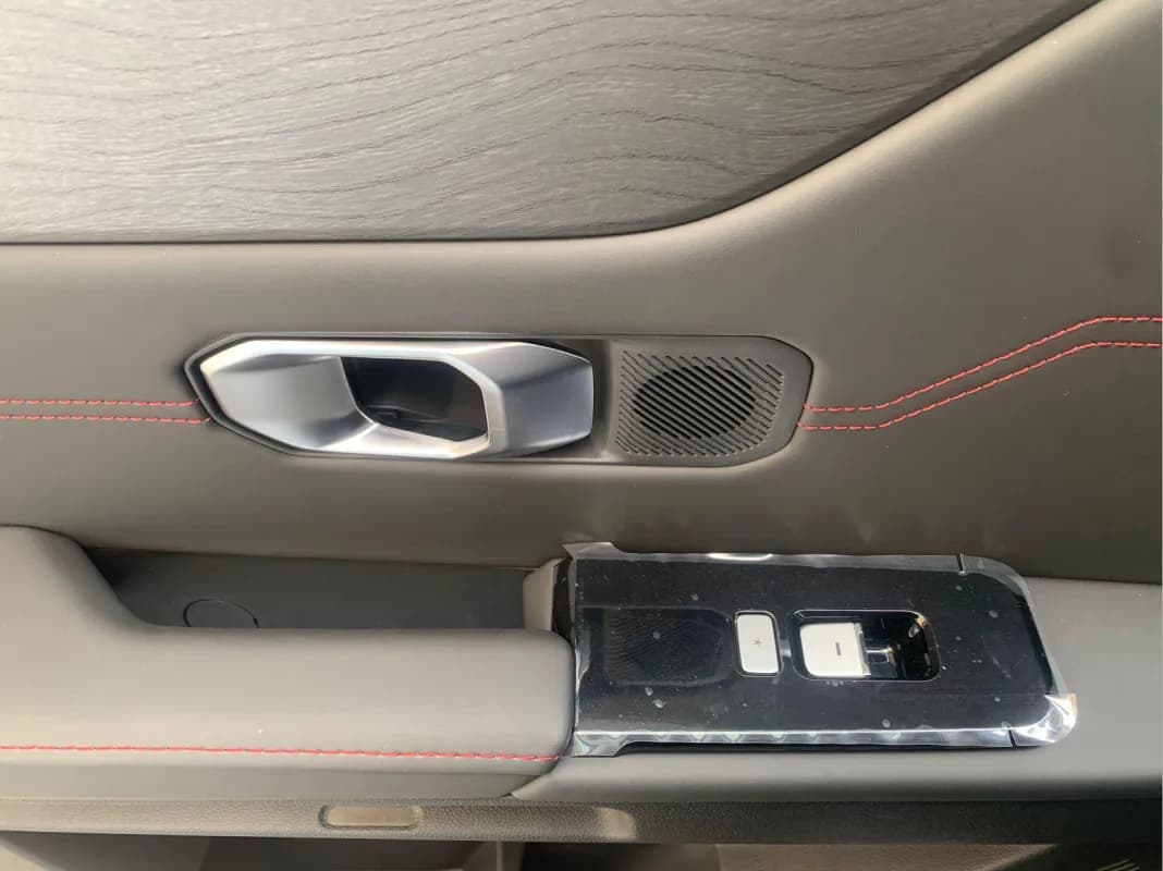 سويست S06 2026 هاي لاين أبيض أوتوماتيك — جديدة