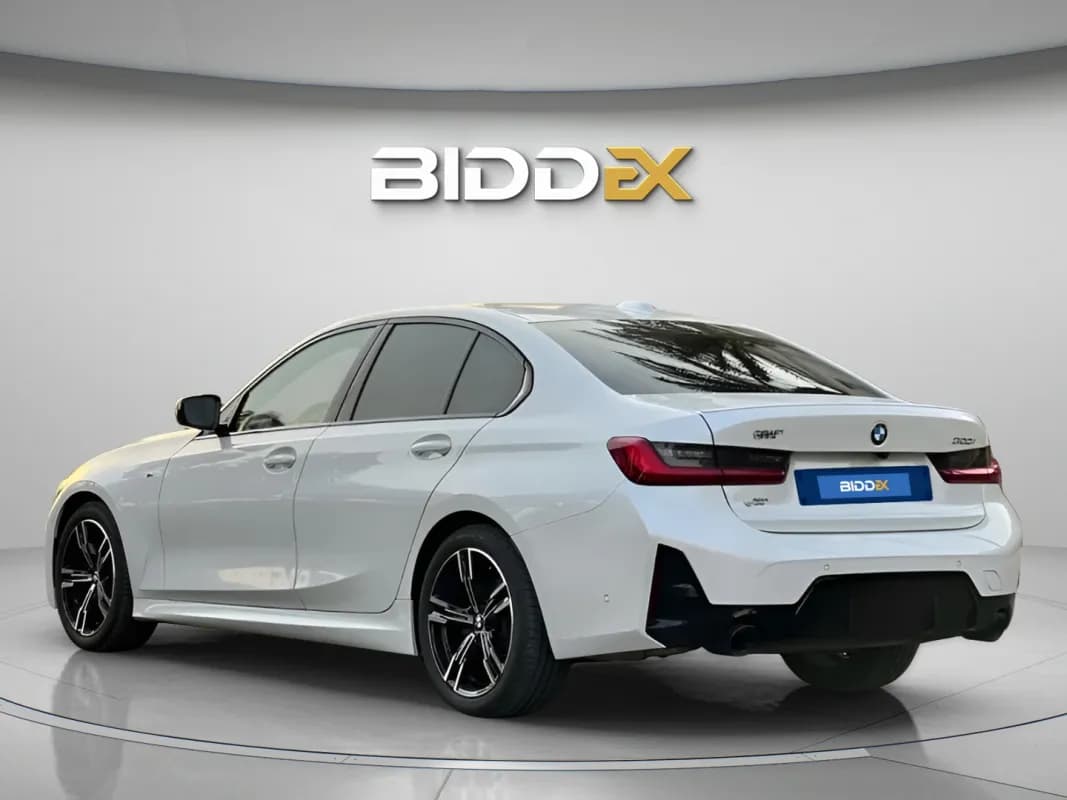 بي ام دبليو 320 2026 ام سبورت أبيض أوتوماتيك — مستعملة