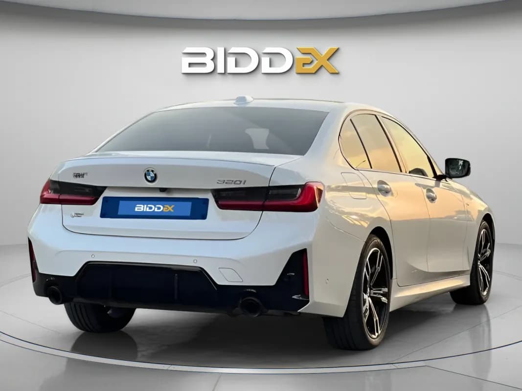 بي ام دبليو 320 2026 ام سبورت أبيض أوتوماتيك — مستعملة