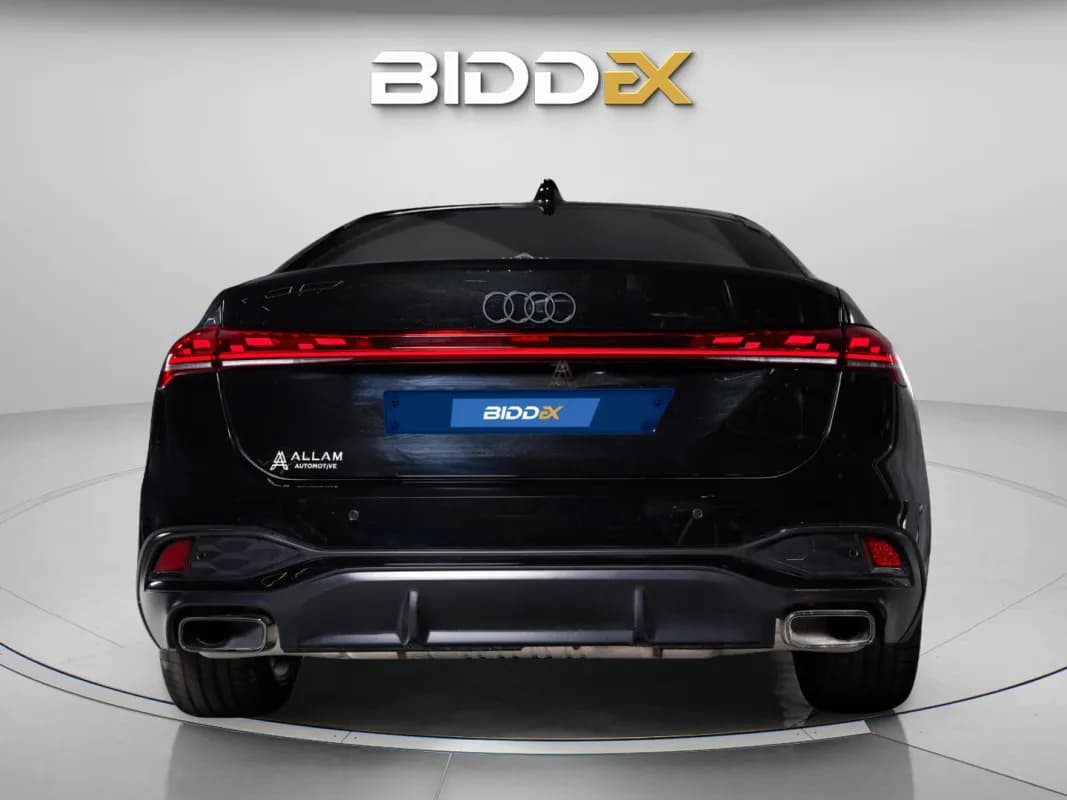 أودي A5 2026 اس لاين أسود أوتوماتيك — جديدة