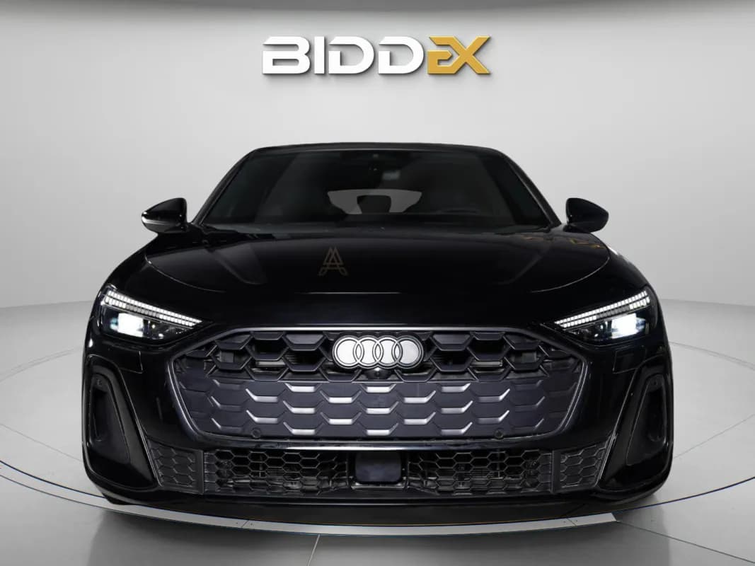 أودي A5 2026 اس لاين أسود أوتوماتيك — جديدة