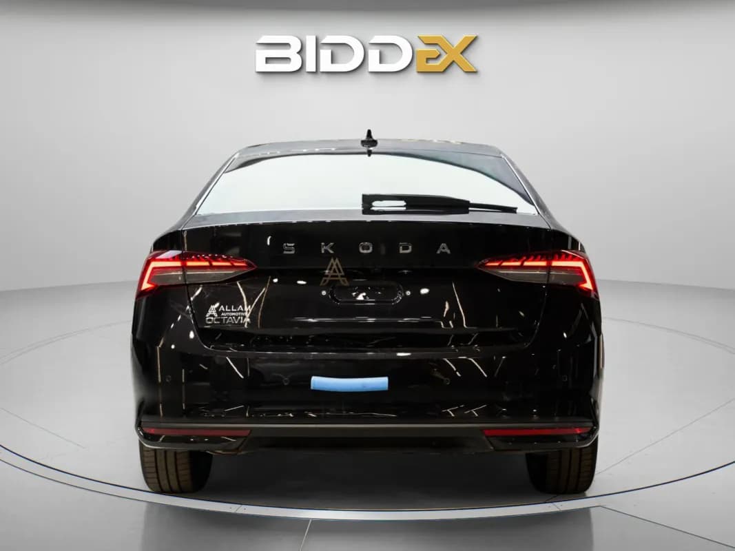 سكودا اوكتافيا A8 2026 لاونج أسود أوتوماتيك — جديدة