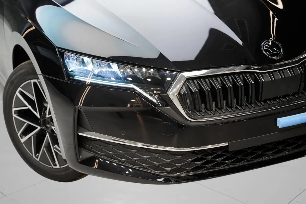 سكودا اوكتافيا A8 2026 لاونج أسود أوتوماتيك — جديدة