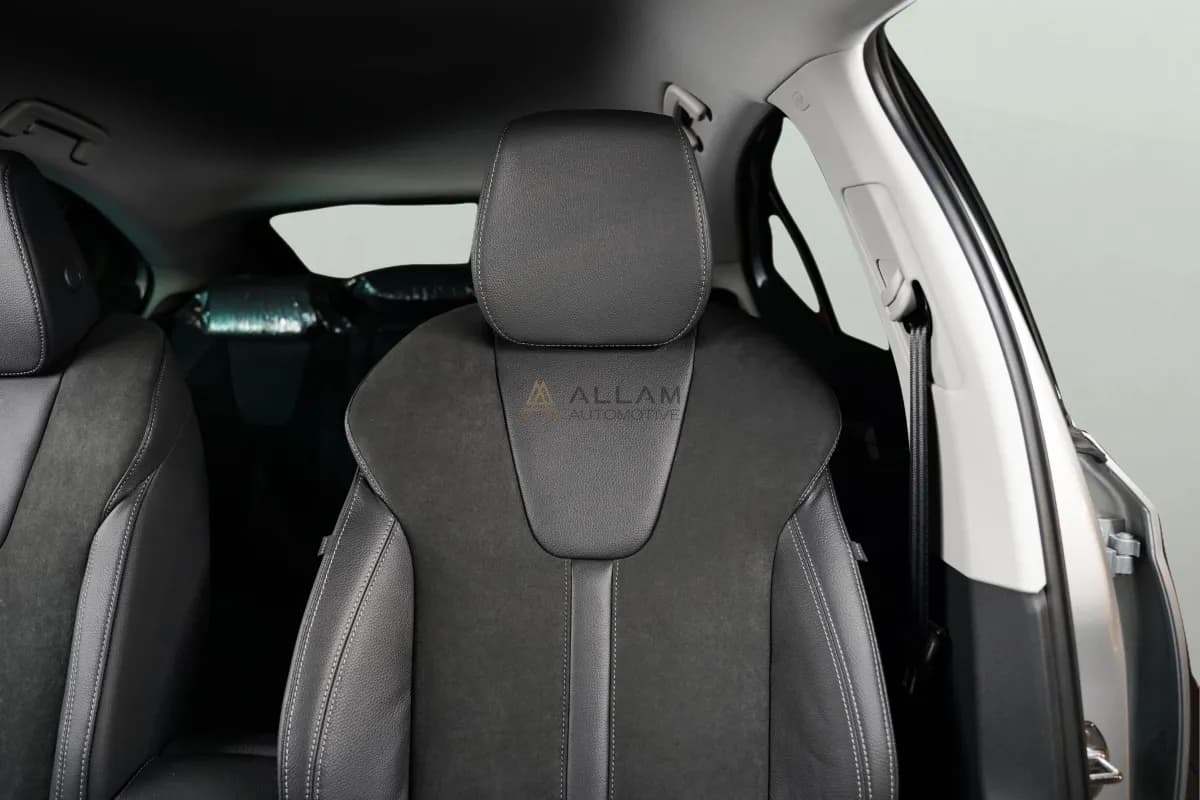 سكودا اوكتافيا A8 2026 لاونج أسود أوتوماتيك — جديدة