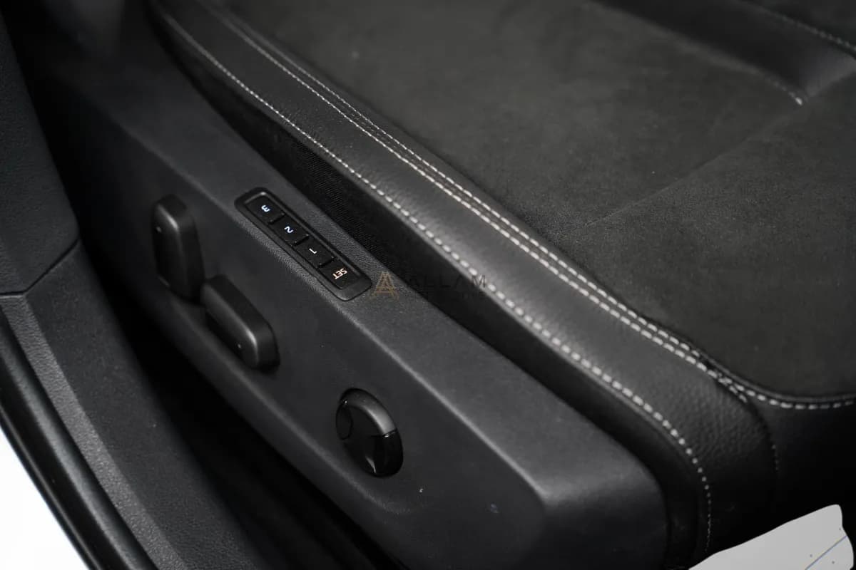 سكودا اوكتافيا A8 2026 لاونج رمادي أوتوماتيك — جديدة