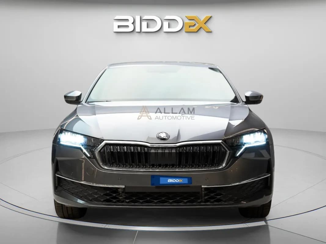 سكودا اوكتافيا A8 2026 لاونج رمادي أوتوماتيك — جديدة