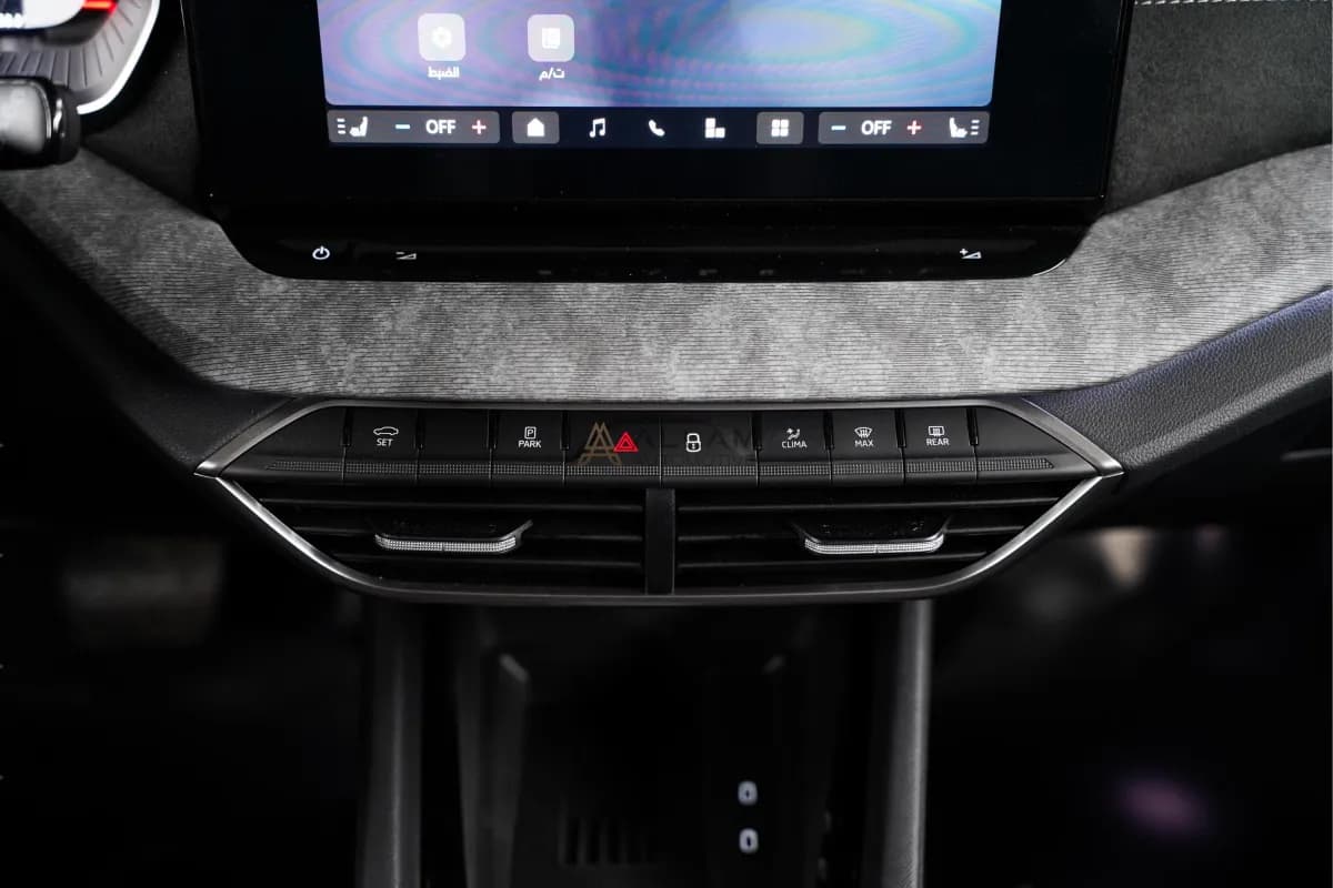 سكودا اوكتافيا A8 2026 لاونج فضي أوتوماتيك — جديدة