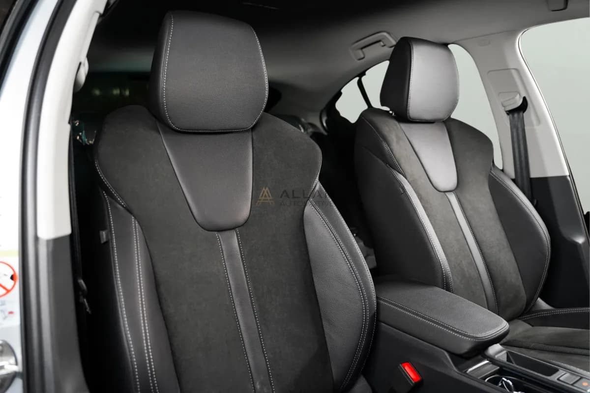 سكودا اوكتافيا A8 2026 لاونج فضي أوتوماتيك — جديدة