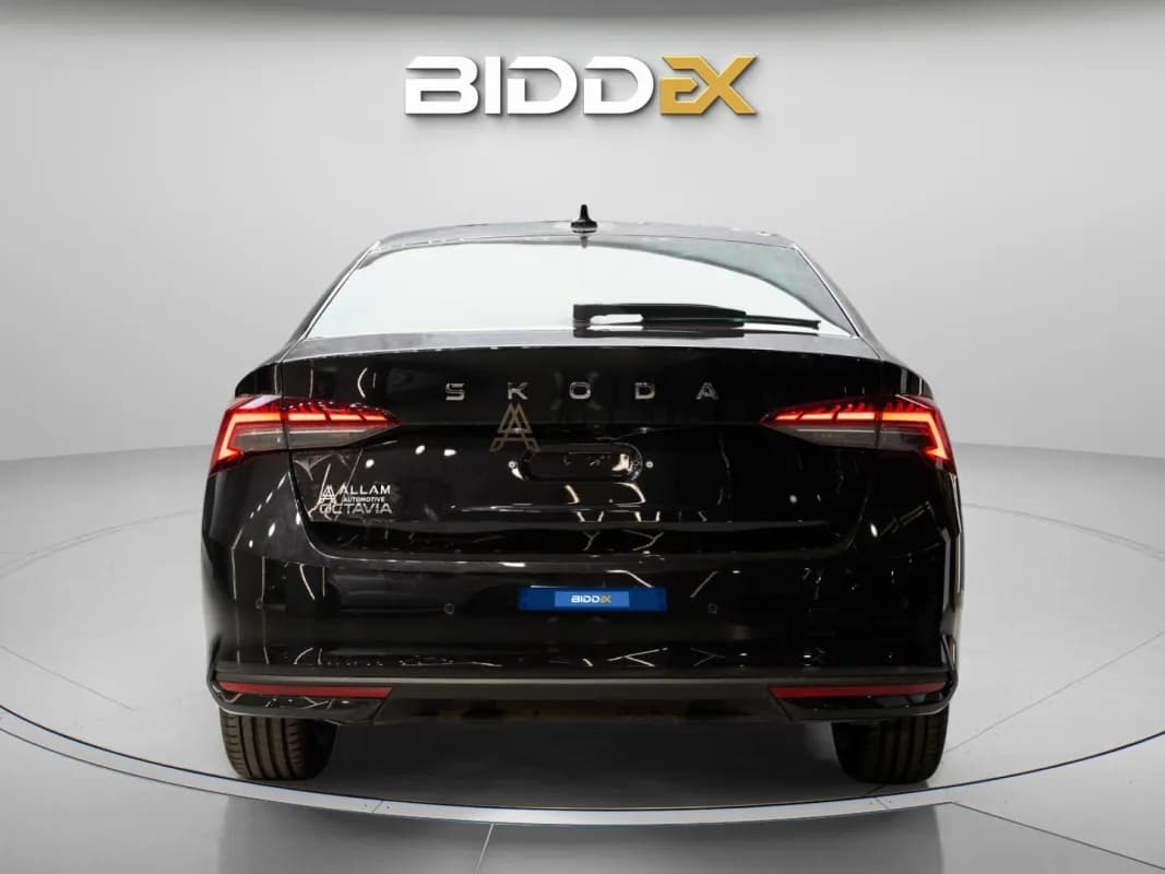 سكودا اوكتافيا A8 2026 سويت أسود أوتوماتيك — جديدة