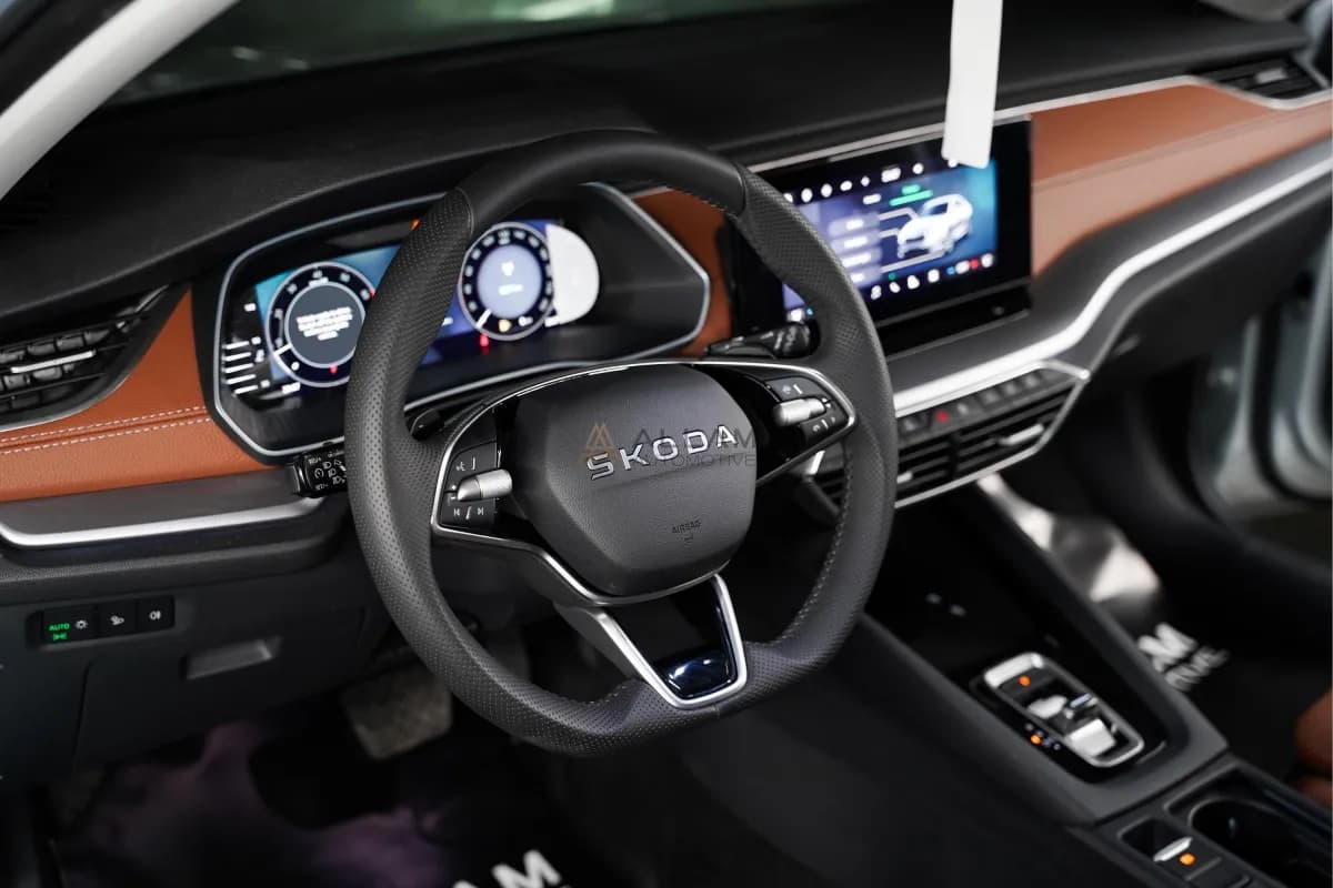 سكودا اوكتافيا A8 2026 سويت أسود أوتوماتيك — جديدة