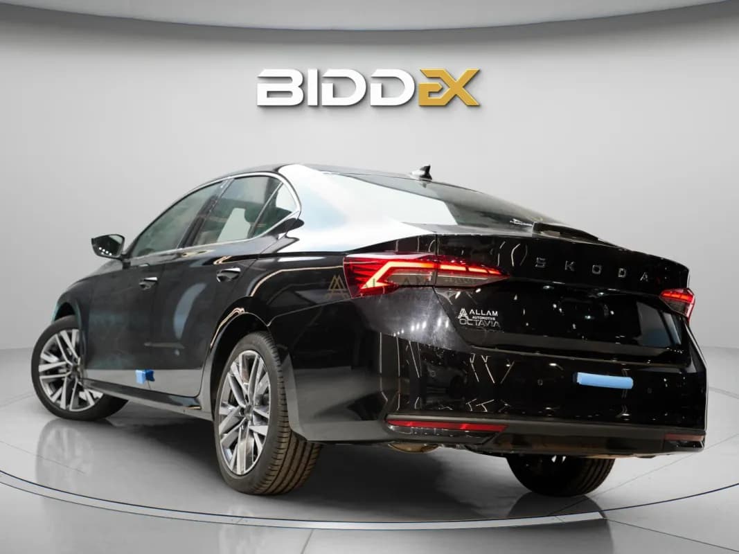 سكودا اوكتافيا A8 2026 سويت أسود أوتوماتيك — جديدة
