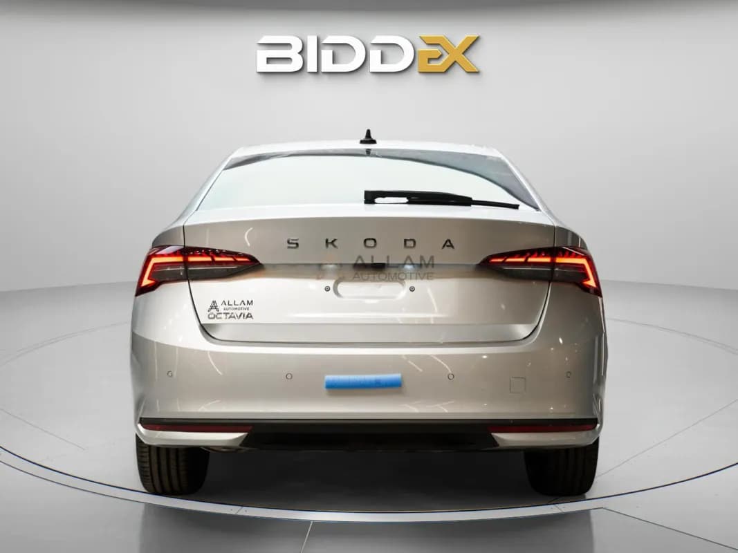 سكودا اوكتافيا A8 2026 سويت فضي أوتوماتيك — جديدة