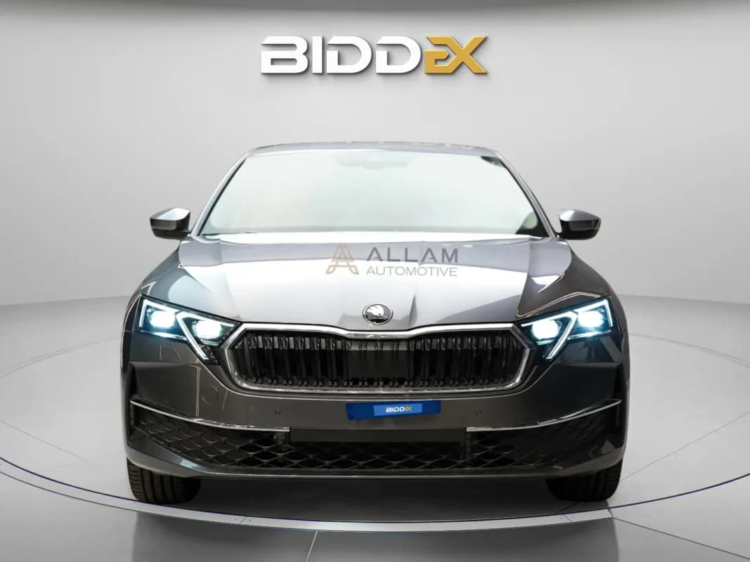 سكودا اوكتافيا A8 2026 سويت رمادي أوتوماتيك — جديدة