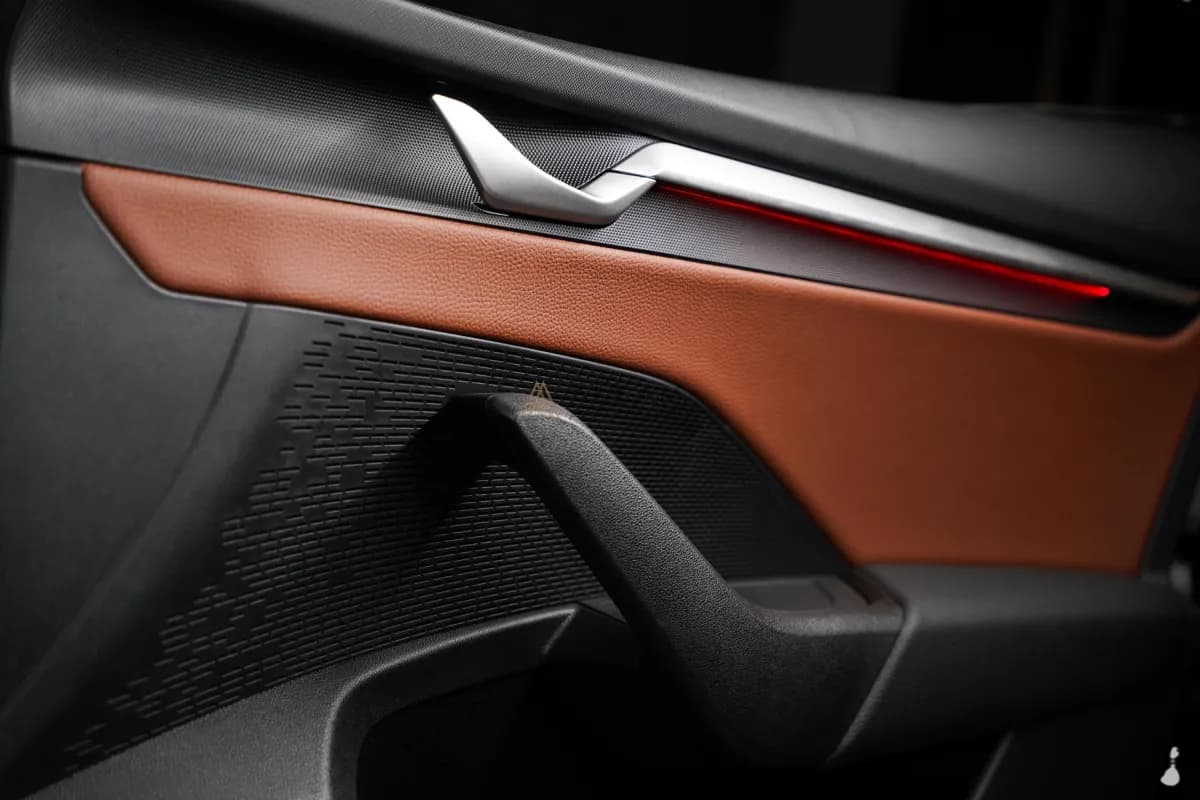 سكودا اوكتافيا A8 2026 سويت رمادي أوتوماتيك — جديدة