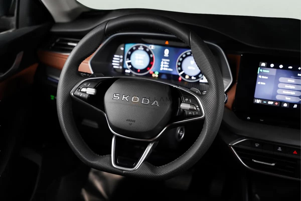 سكودا اوكتافيا A8 2026 سويت رمادي أوتوماتيك — جديدة