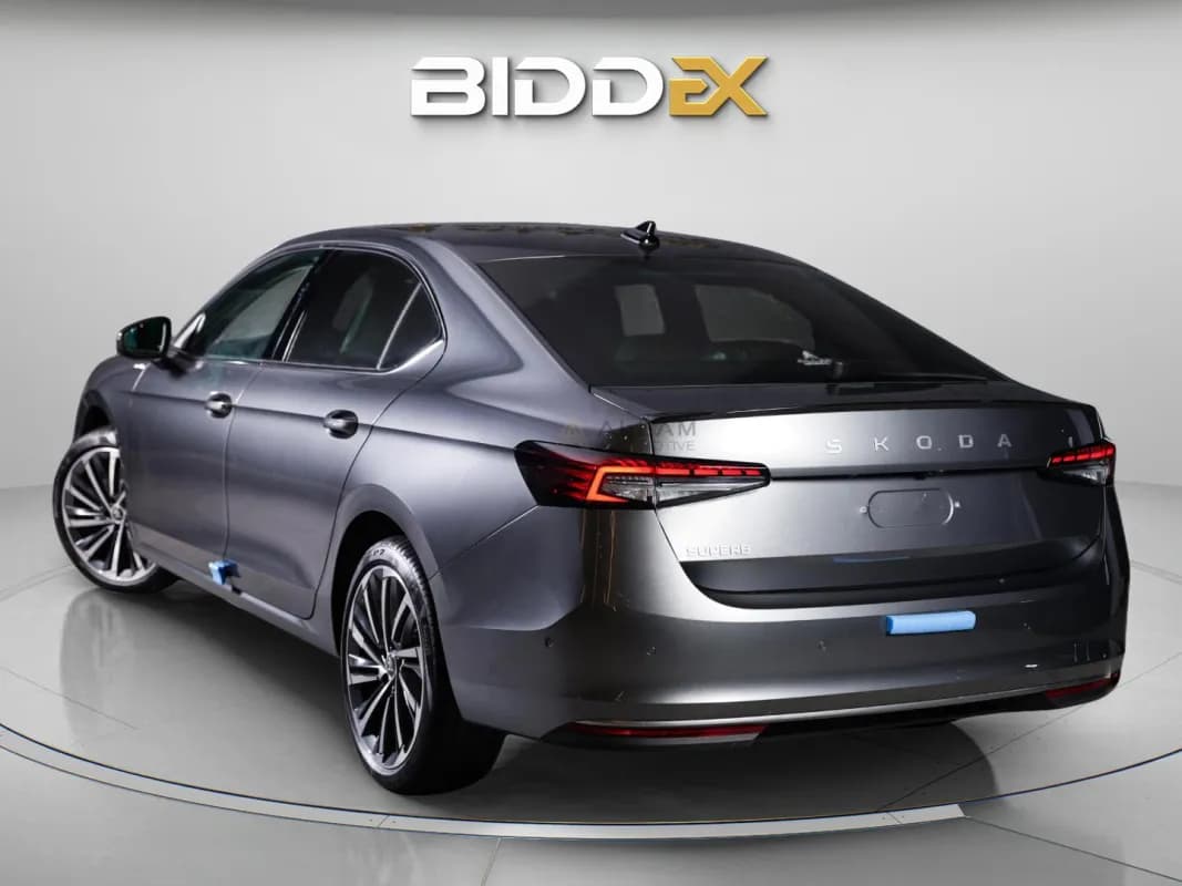 سكودا سوبرب 2026 ان جي ال &كيه رمادي أوتوماتيك — جديدة