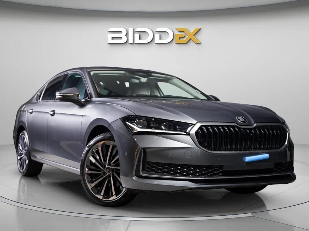 سكودا سوبرب 2026 ان جي ال &كيه رمادي أوتوماتيك — جديدة