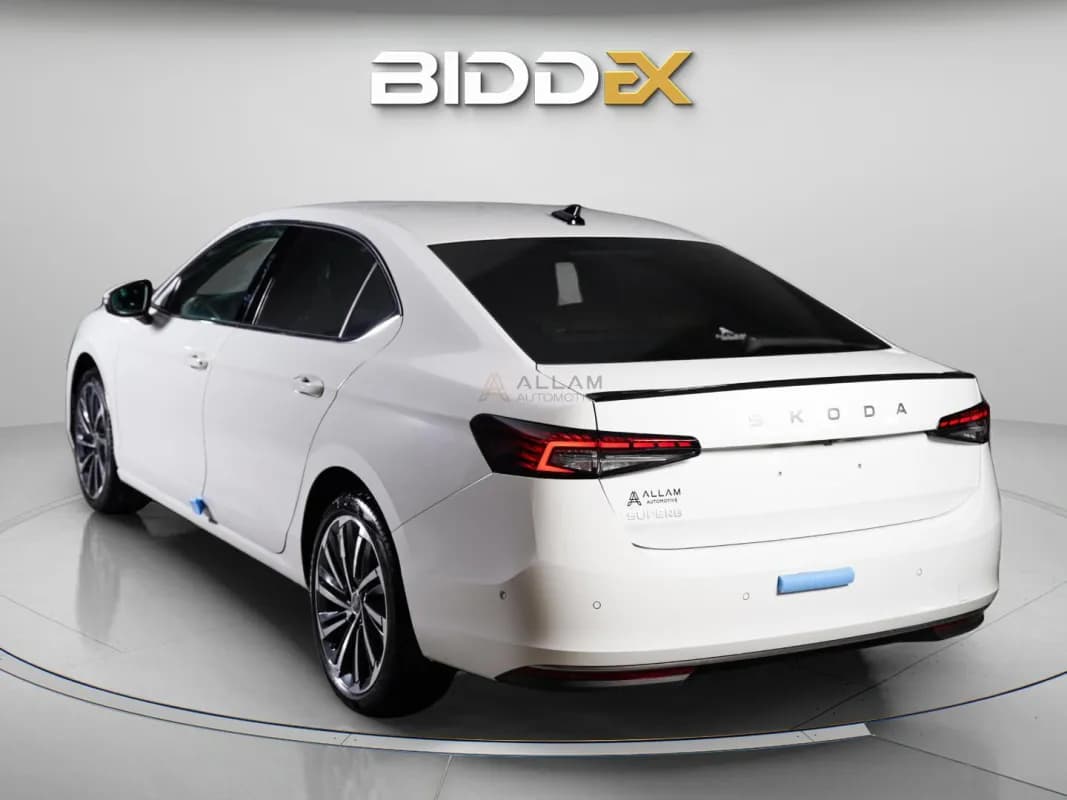 سكودا سوبرب 2026 ان جي ال &كيه أبيض أوتوماتيك — جديدة