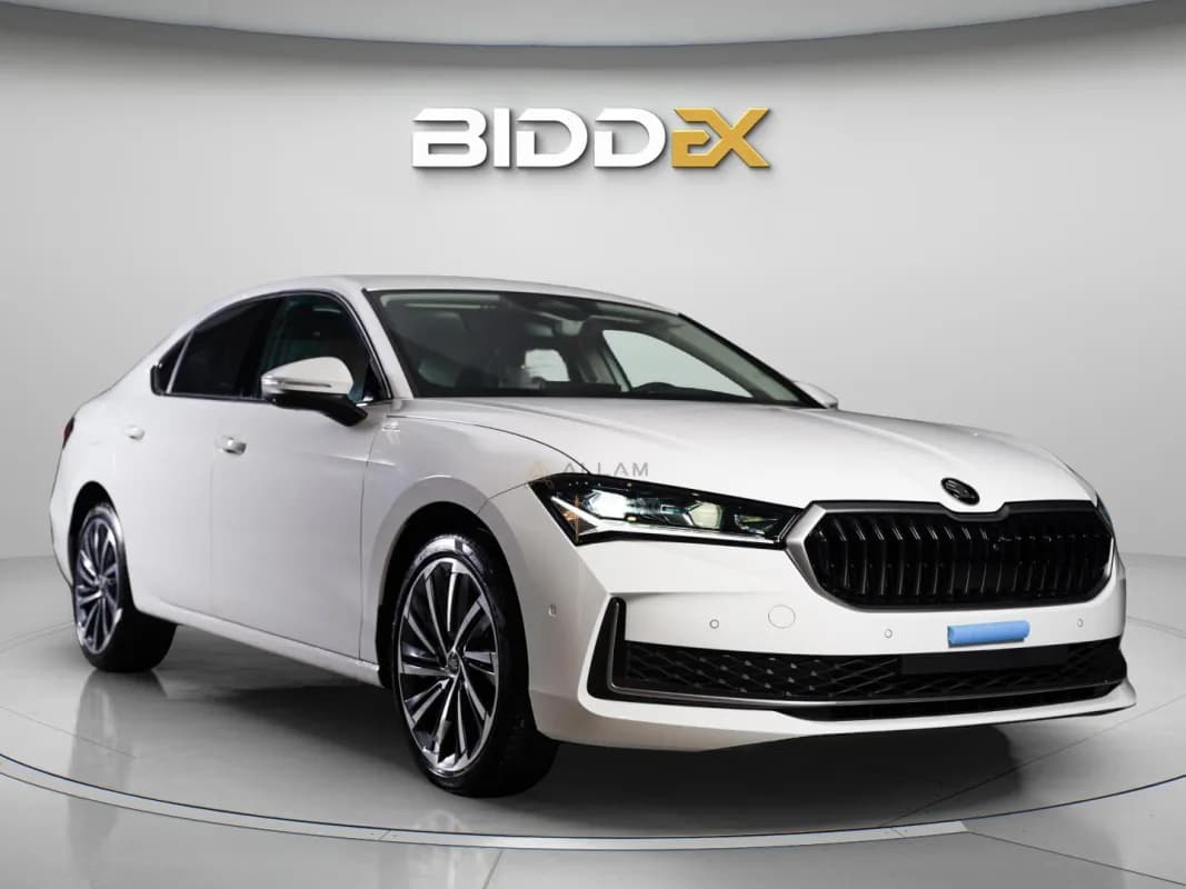 سكودا سوبرب 2026 ان جي ال &كيه أبيض أوتوماتيك — جديدة