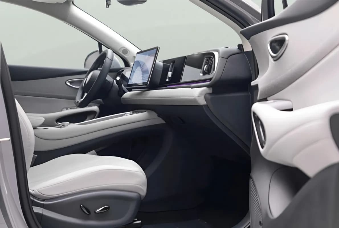 BYD Sealion 2025 6 White Automatic — New