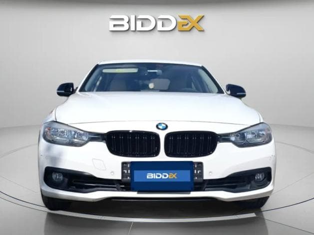 بي ام دبليو 318i 2016