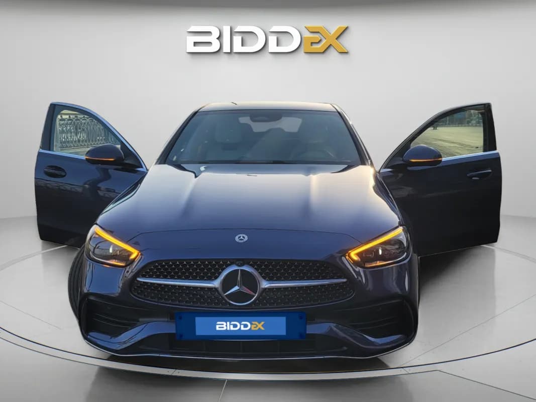 مرسيدس بنز C180 2025 ايه ام جي سبيشيال ايديشين أزرق الداكن أوتوماتيك — جديدة