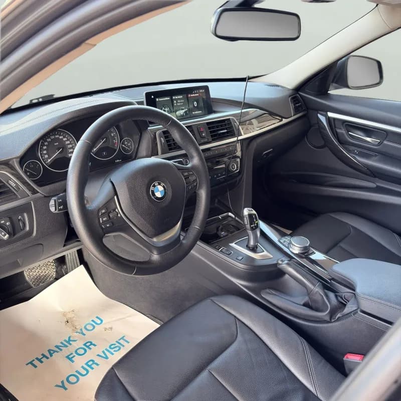 بي ام دبليو 320i 2018 لاكشري رمادي أوتوماتيك — مستعملة