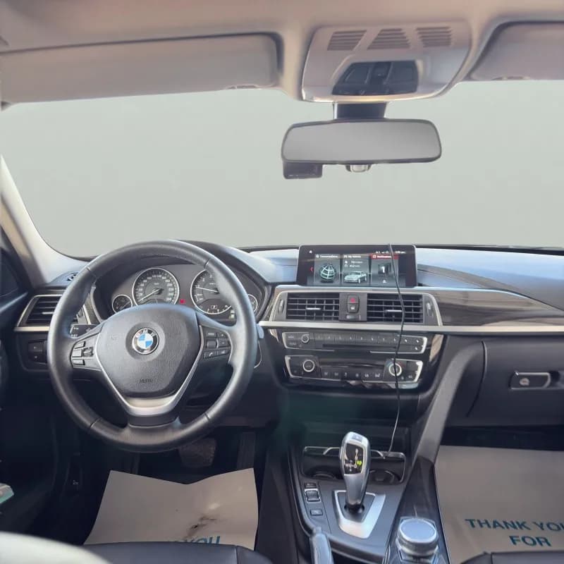 بي ام دبليو 320i 2018 لاكشري رمادي أوتوماتيك — مستعملة