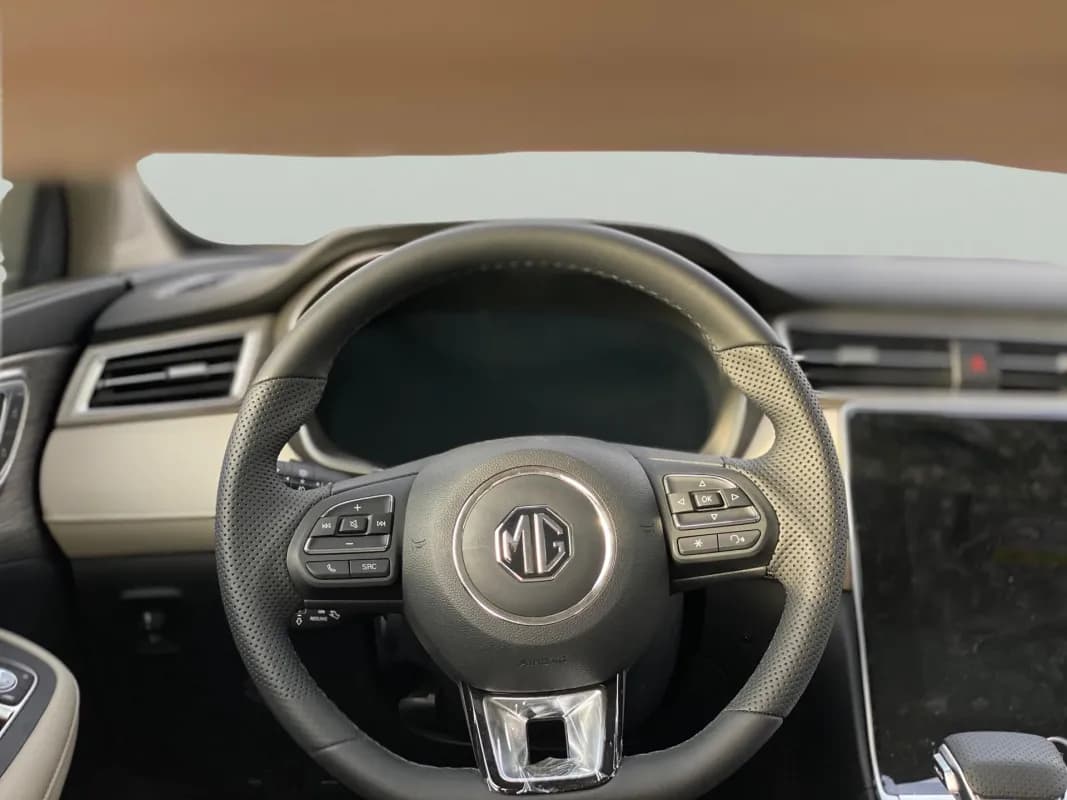 ام جي ار اكس 5 بلاس 2026 لاكشري أزرق أوتوماتيك — جديدة