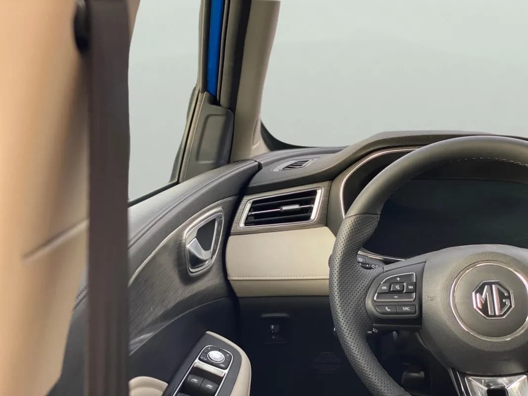 ام جي ار اكس 5 بلاس 2026 لاكشري أزرق أوتوماتيك — جديدة