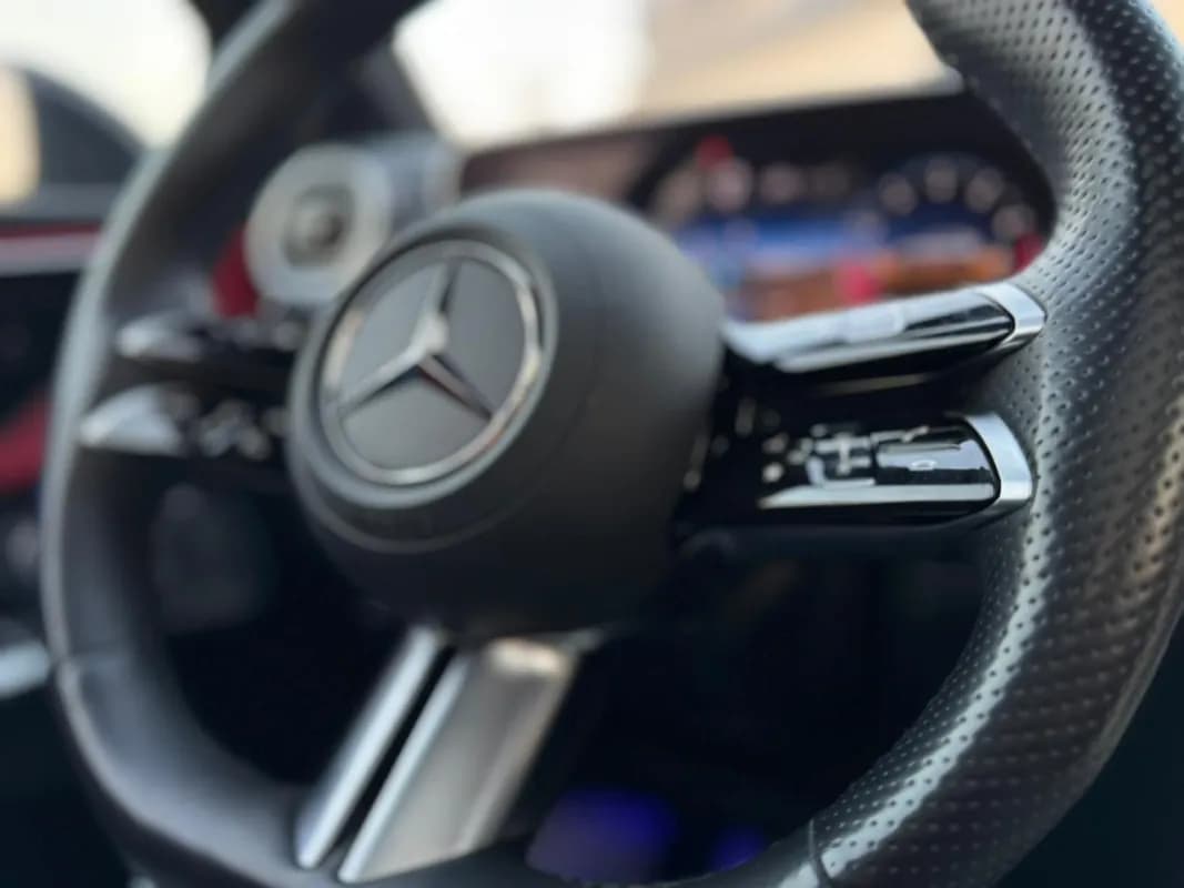 مرسيدس بنز GLC 300 2023 ايه ام جي أزرق أوتوماتيك — مستعملة