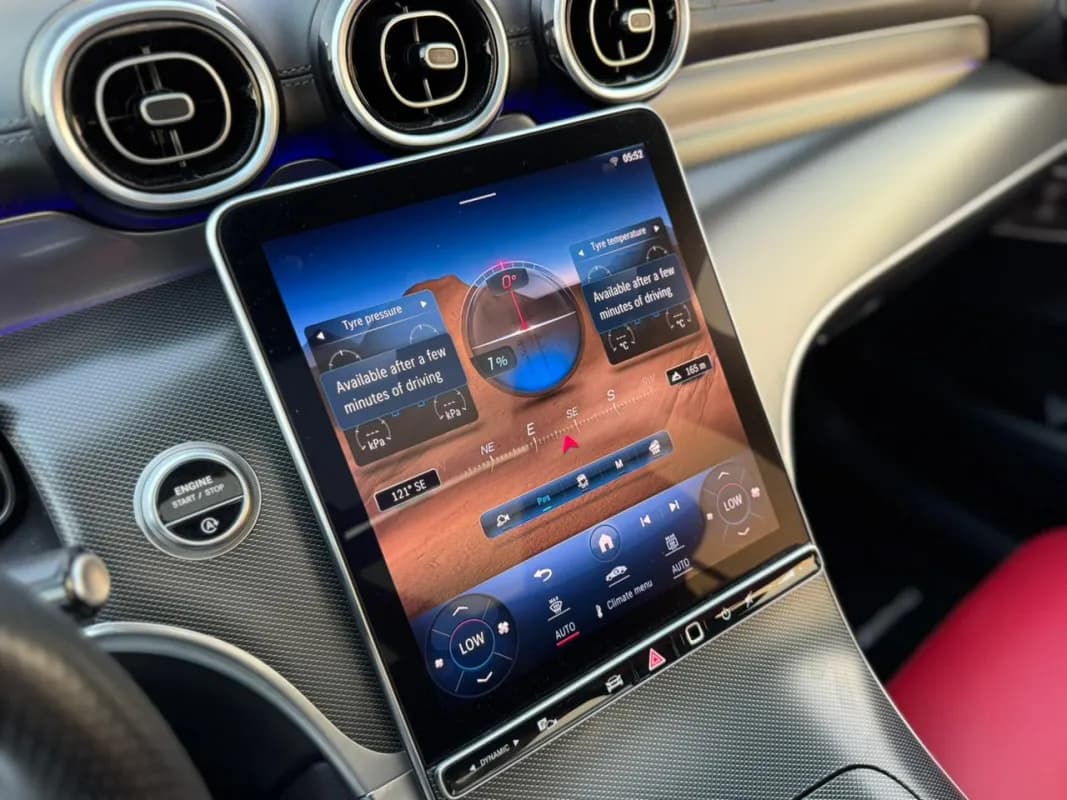 مرسيدس بنز GLC 300 2023 ايه ام جي أزرق أوتوماتيك — مستعملة