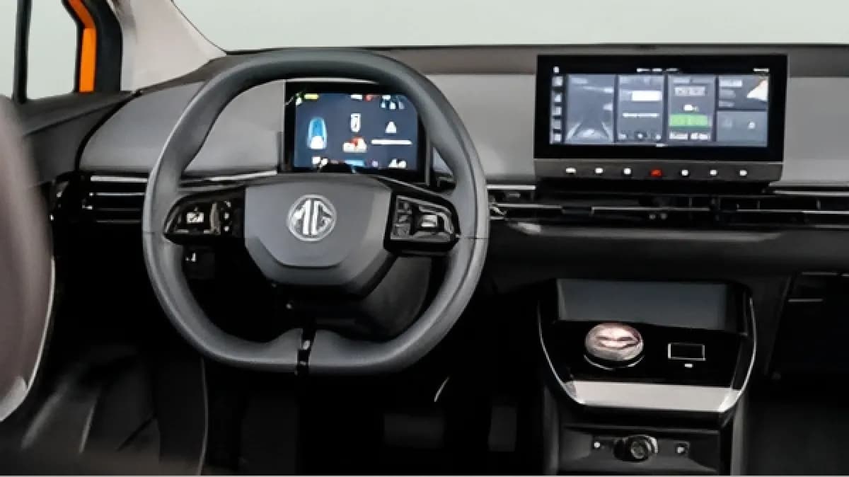 ام جي 4 اي في 2025 كومفورت برتقالي أوتوماتيك — جديدة