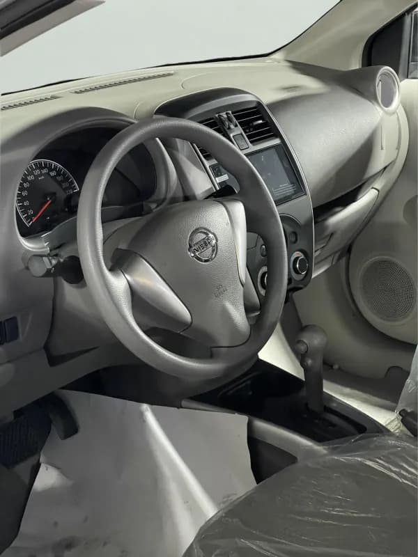 نيسان صني 2026 اول فئه رمادي أوتوماتيك — جديدة