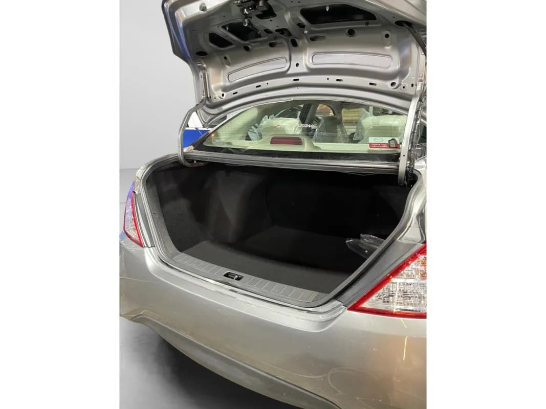 نيسان صني 2026 اول فئه رمادي أوتوماتيك — جديدة