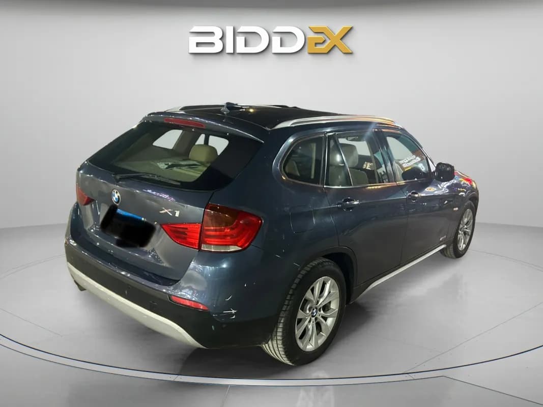 بي ام دبليو X1 2011 بي ام دابليو X1 أزرق الداكن أوتوماتيك — مستعملة