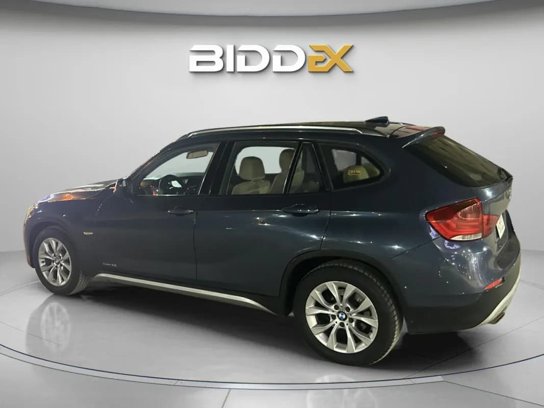 بي ام دبليو X1 2011 بي ام دابليو X1 أزرق الداكن أوتوماتيك — مستعملة